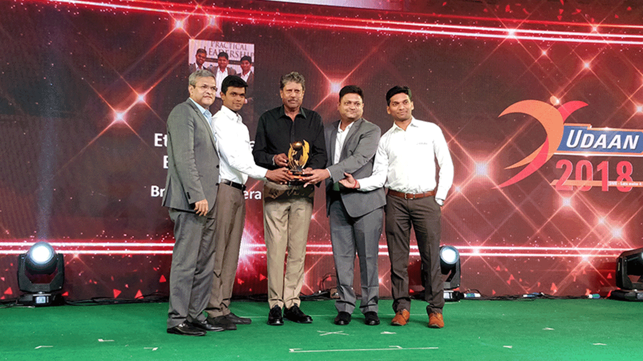 ICICI Udaan Award Giving by Kapil Dev to Susheel Agarwal - Ethika Insurance Broking in the News and Media